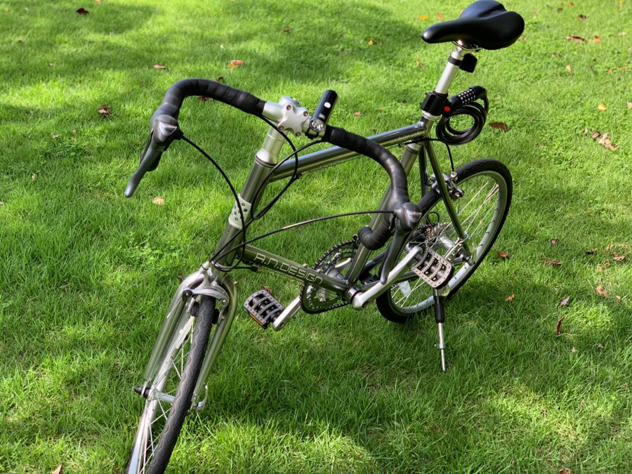 自転車と芝生
